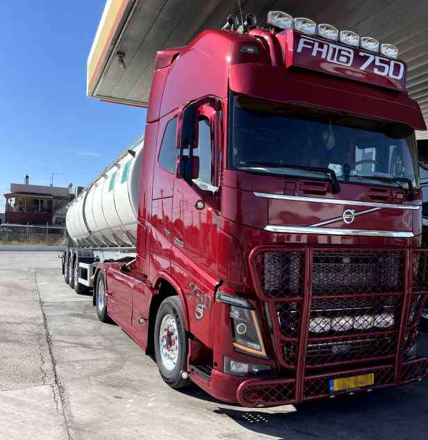 Red_Truck_Image_blur